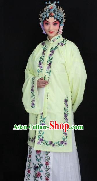 Traditional China Beijing Opera Young Lady Hua Tan Costume Green Embroidered Shawl, Ancient Chinese Peking Opera Female Diva Embroidery Dress Clothing