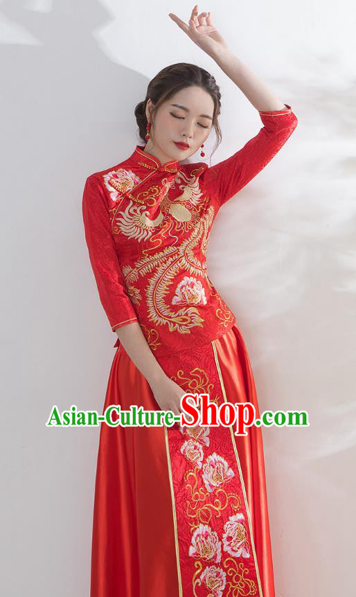 Traditional Ancient Chinese Wedding Costume Handmade Embroidery Peony Xiuhe Suits, Chinese Style Wedding Dress Red Embroidery Dragon and Phoenix Flown Bride Toast Cheongsam for Women