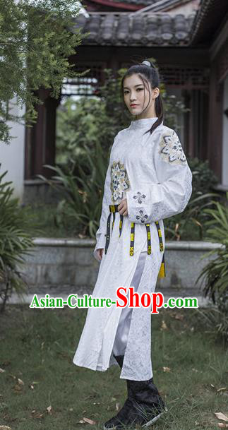 Traditional Chinese Ancient Palace Lady Costume, Asian China Ming Dynasty Swordswoman Embroidered Robe for Women