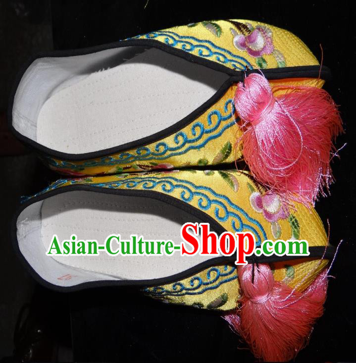 Traditional Chinese Peking Opera Diva Embroidered Shoes Yellow Satin Shoes, China Ancient Beijing Opera Hua Tan Blood Stained Shoes for Women