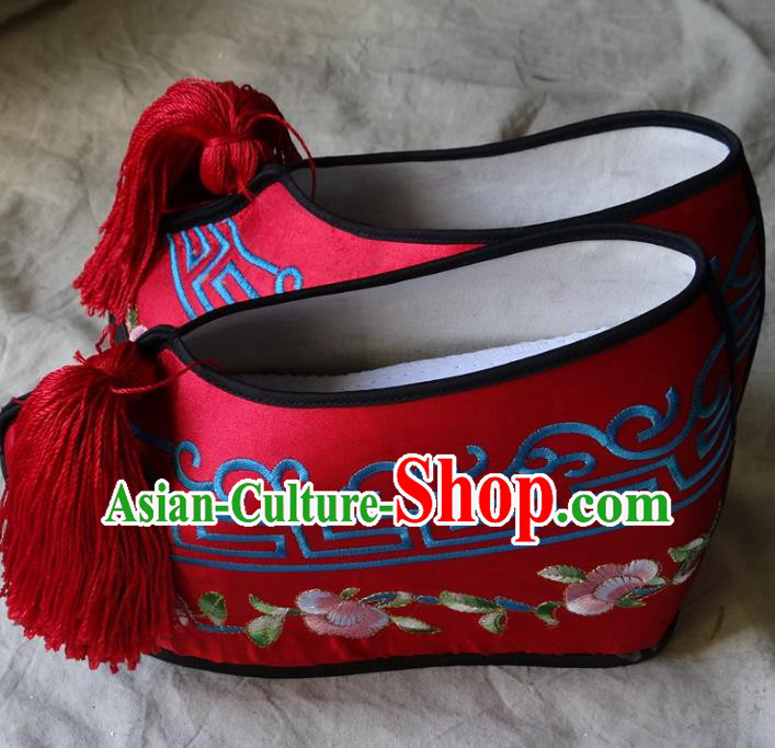 Traditional Chinese Qing Dynasty Princess Embroidered Shoes Red Satin Shoes, China Ancient Palace Lady Blood Stained Shoes for Women
