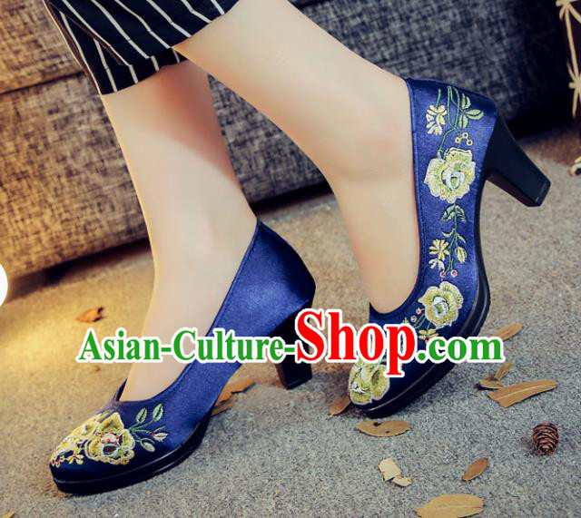 Traditional Chinese National Hanfu Royalblue Embroidered Shoes, China Princess Embroidery Peony High-heeled Shoes for Women