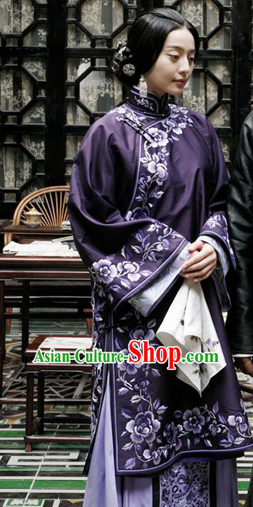 Traditional Chinese Ancient Late Qing Dynasty Nobility Lady Embroidered Purple Xiuhe Suit Costume