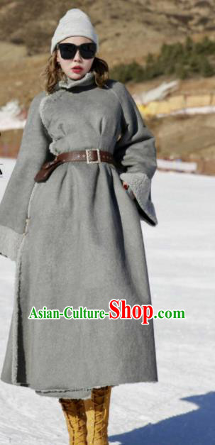Chinese Traditional Mongol Ethnic Costume Mongolian Minority Nationality Grey LaLambswool Coat for Women