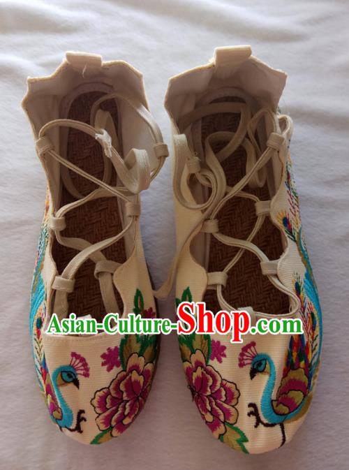 Chinese Traditional Handmade Embroidered Shoes White Cloth Shoes for Women