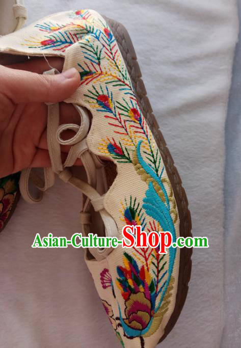 Chinese Traditional Handmade Embroidered Shoes White Cloth Shoes for Women
