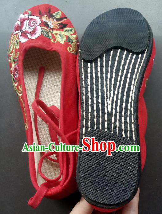 Chinese Traditional Handmade Red Cloth Embroidered Peony Shoes for Women
