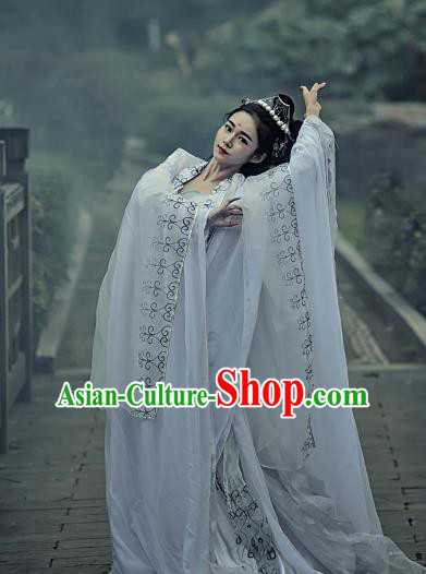 Chinese Traditional Ancient Peri Princess White Hanfu Dress Swordswoman Costumes for Women
