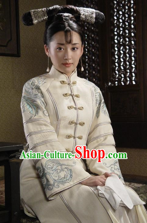 Chinese Ancient Qing Dynasty Empress Dowager Xiaozhuang Embroidered Manchu Dress Historical Costume for Women