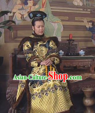 Chinese Ancient Qing Dynasty Empress Dowager Xiao Zhuang Historical Costume Manchu Embroidered Dress for Women