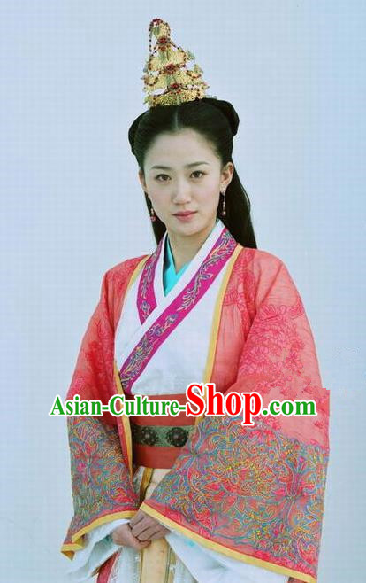 Ancient Chinese Ming Dynasty Princess Pinghu Embroidered Historical Costume Palace Replica Costume for Women
