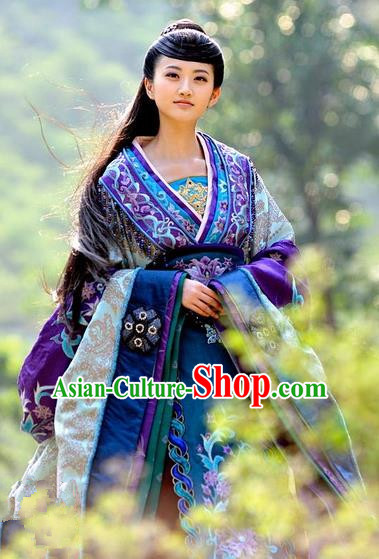 Chinese Warring States Period Ancient Princess Hanfu Embroidered Costume for Women
