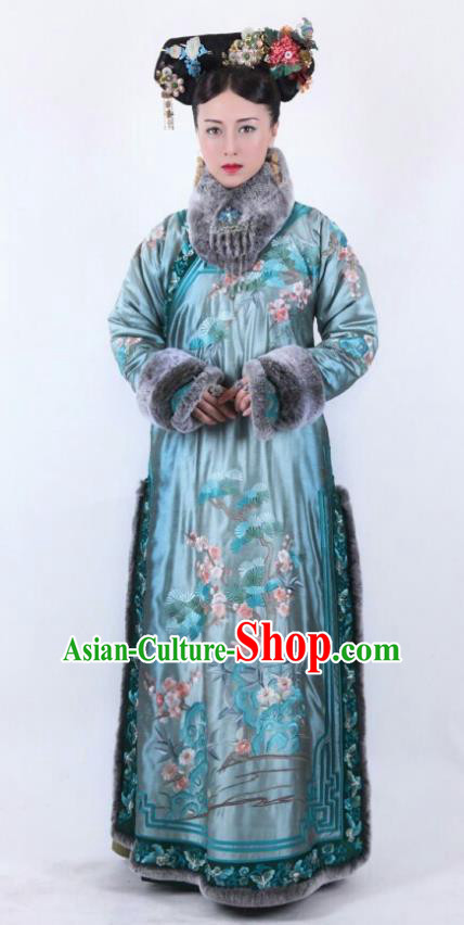 Ancient Chinese Qing Dynasty Qianlong Emperor Imperial Consort Embroidered Costume for Women