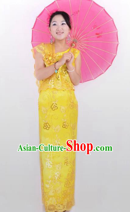 Traditional Chinese Dai Nationality Peacock Dance Costume, Folk Dance Ethnic Pavane Yellow Dress for Women