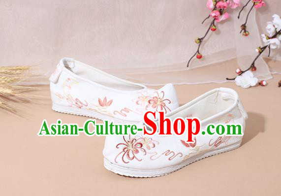 Chinese National Embroidered Chrysanthemum White Shoes Ancient Traditional Princess Shoes Hanfu Shoes for Women