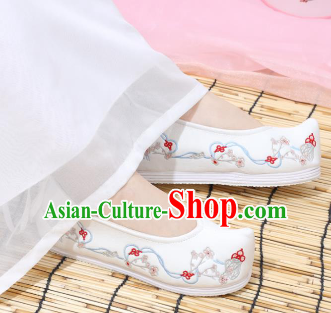 Traditional Chinese National White Embroidered Plum Shoes Ancient Princess Shoes Handmade Hanfu Shoes for Women