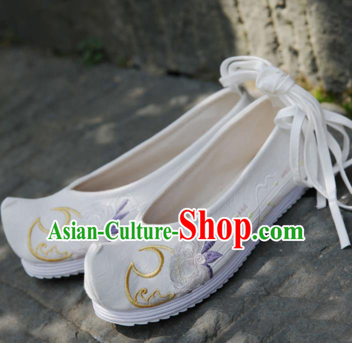 Traditional Chinese National Embroidered White Shoes Ancient Princess Cloth Shoes Handmade Hanfu Shoes for Women