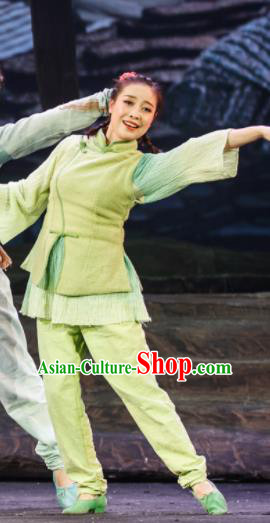Flowers and Trumpeter Traditional Chinese Hui Nationality Green Dress Stage Show Costume and Headwear for Women