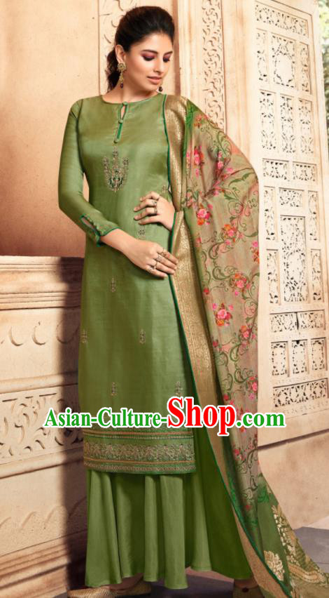 Asian Indian Punjabis Bride Embroidered Green Satin Blouse and Pants India Traditional Lehenga Choli Costumes Complete Set for Women