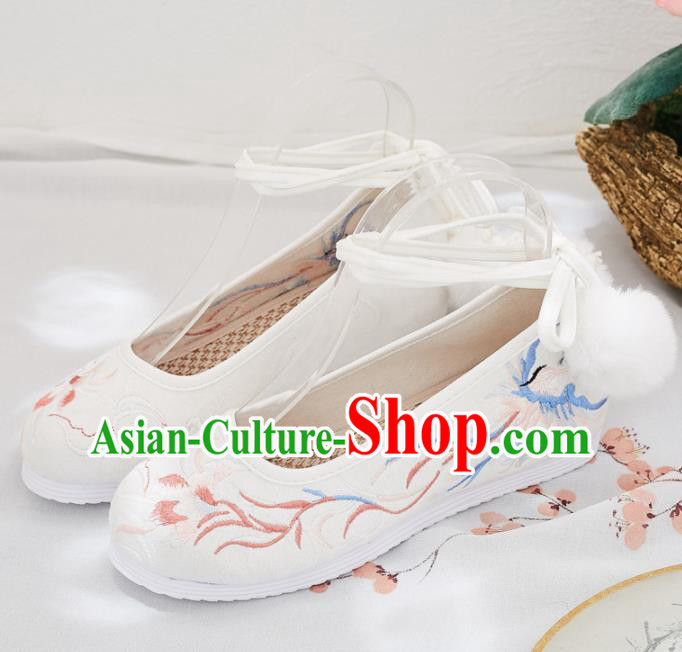Traditional Chinese Embroidered Phoenix White Shoes Hanfu Shoes National Shoes for Women
