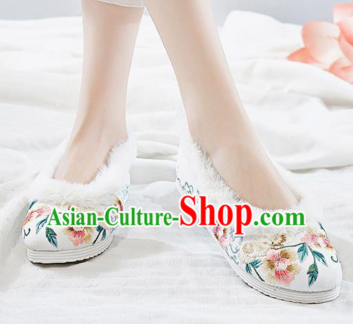 Traditional Chinese Winter National White Shoes Embroidered Flowers Shoes Hanfu Shoes for Women