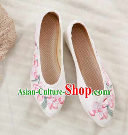 Traditional Chinese National Embroidery Peach Flowers White Shoes Embroidered Shoes Hanfu Shoes for Women