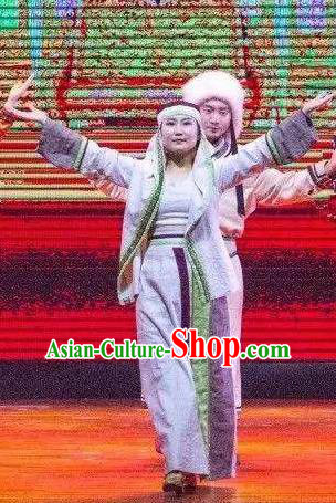 Ganzhou Musical Dance Chinese Hui Nationality Dress Stage Performance Dance Costume and Headpiece for Women