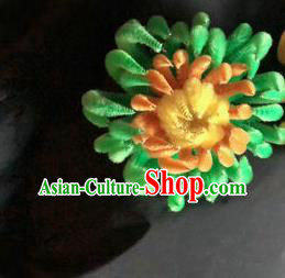 Traditional Chinese Ancient Qing Dynasty Green Velvet Chrysanthemum Hairpins Handmade Palace Hair Accessories for Women