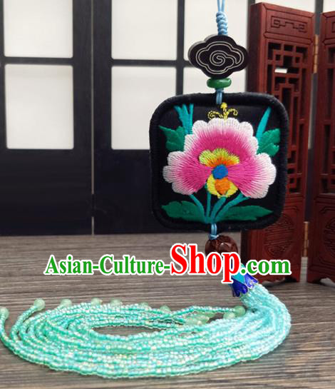 Traditional Chinese Ancient Embroidered Brooch Handmade Hanfu Palace Breastpin Tassel Pendant for Women