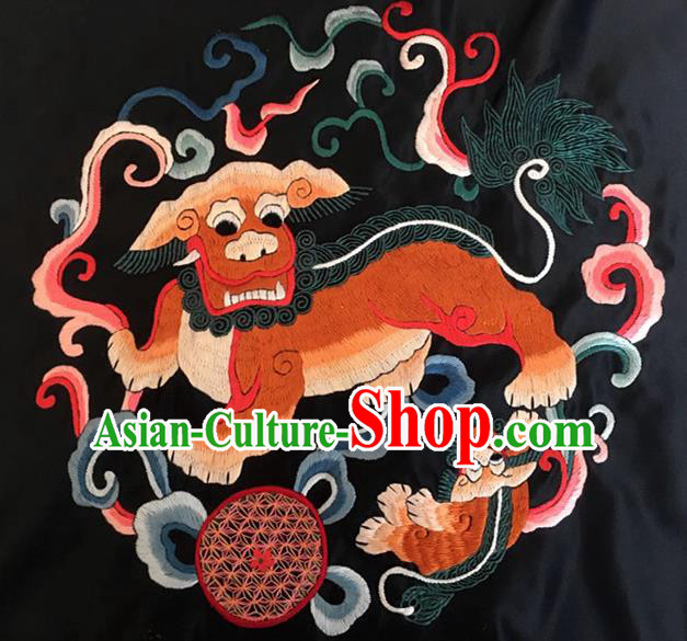 Chinese Handmade Traditional Embroidery Craft Embroidered Lion Silk Fabric Patch