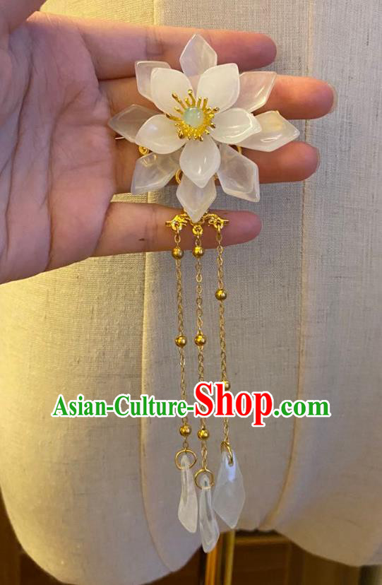 Chinese Ancient Princess White Lotus Hairpin Hanfu Hair Accessories Women Handmade Golden Tassel Hair Claw