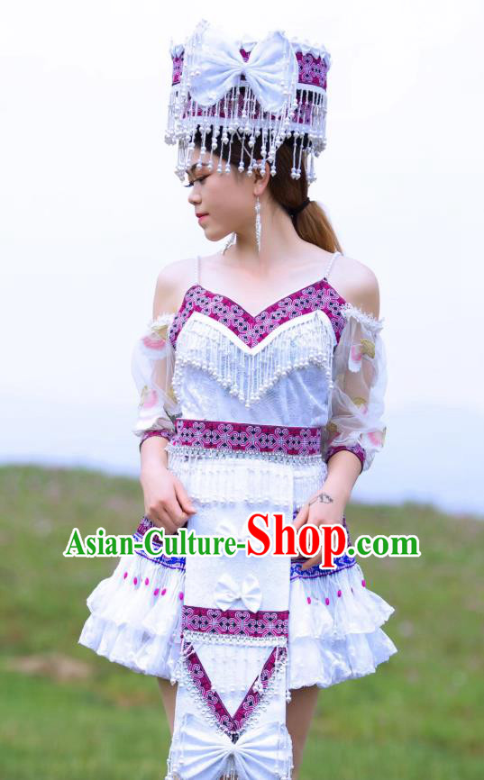 China Yi Minority Folk Dance Clothing Ethnic Women White Short Dress Nationality Stage Performance Apparels and Hat
