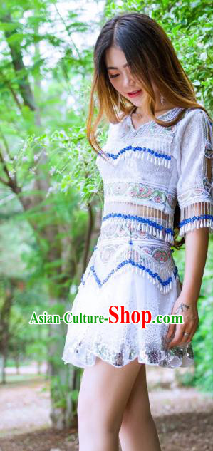 China Yao Minority Folk Dance Clothing Ethnic Women Apparels Nationality Stage Performance Beads Tassel Blouse and Short Skirt