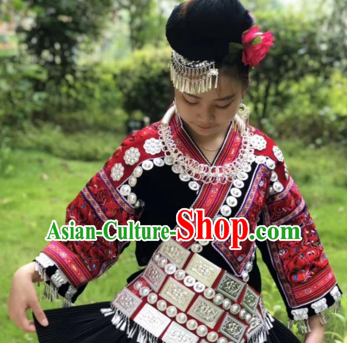 China Tujia Minority Female Embroidered Blouse and Black Short Skirt Traditional Ethnic Festival Apparels with Hair Accessories
