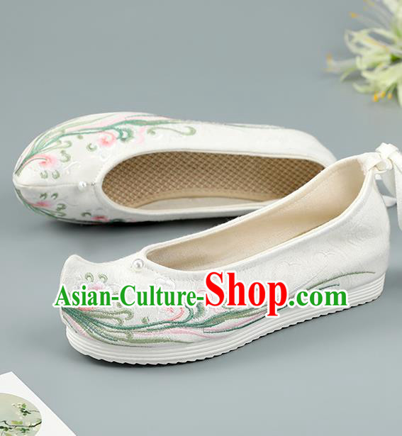 Top China White Embroidered Shoes Handmade National Shoes Traditional Cloth Shoes Hanfu Bow Shoes