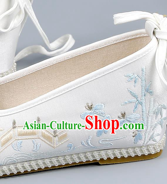 China Ming Dynasty Young Lady Shoes Traditional Hanfu Shoes Embroidered Shoes White Shoes