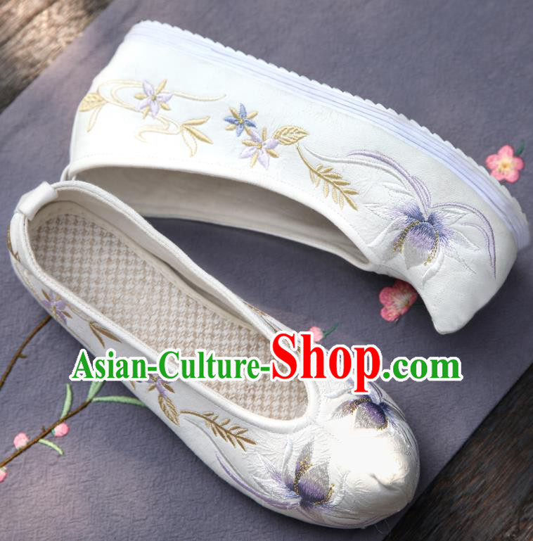Traditional China Embroidered Lotus White Shoes Handmade Shoes National Shoes Cloth Shoes