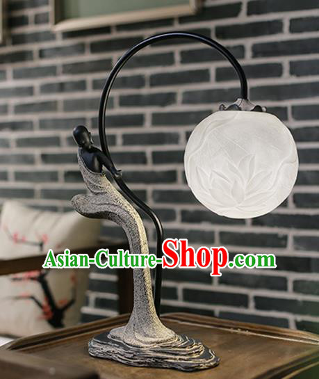 China Spring Festival Iron Art Desk Lantern Traditional Home Decorations Handmade Carving Resin Lotus Table Lamp