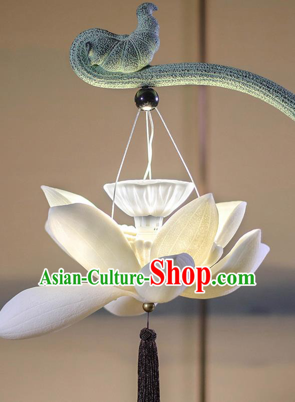 China Handmade Desk Lantern Traditional Home Decorations White Resin Lotus Table Lamp