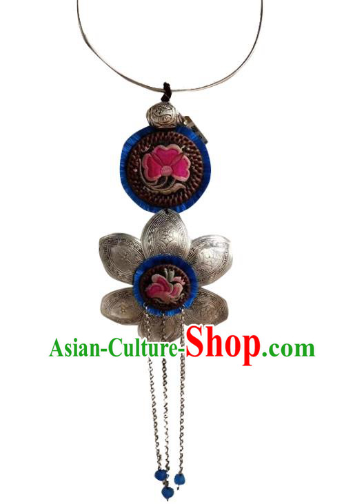 China Women Embroidered Flower Necklet National Accessories Ethnic Silver Carving Flower Necklace
