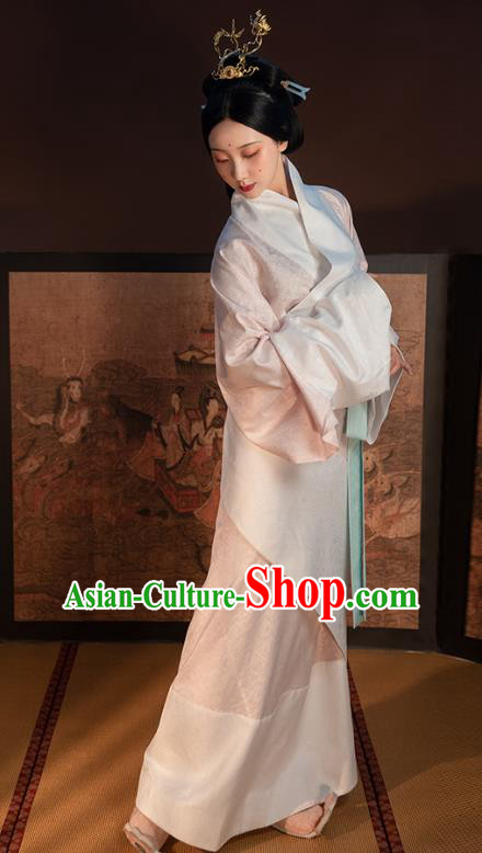 China Ancient Court Princess Hanfu Dress Traditional Han Dynasty Imperial Concubine White Curving Front Robe Historical Costume for Women