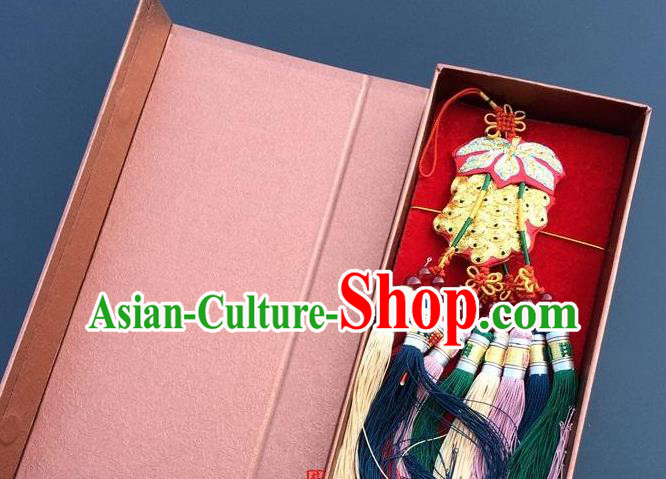 China Embroidery Golden Grape Craft Traditional Embroidered Car Pendant Accessories