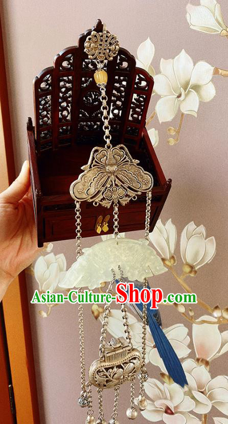 China Classical Cheongsam Jade Dragon Accessories Traditional Carving Silver Brooch