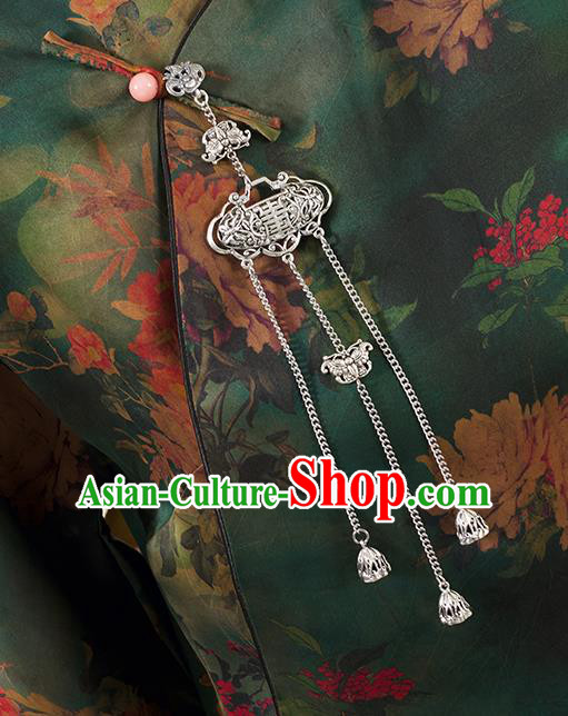 China Traditional Cheongsam Accessories Classical Carving Butterfly Brooch Tassel Pendant