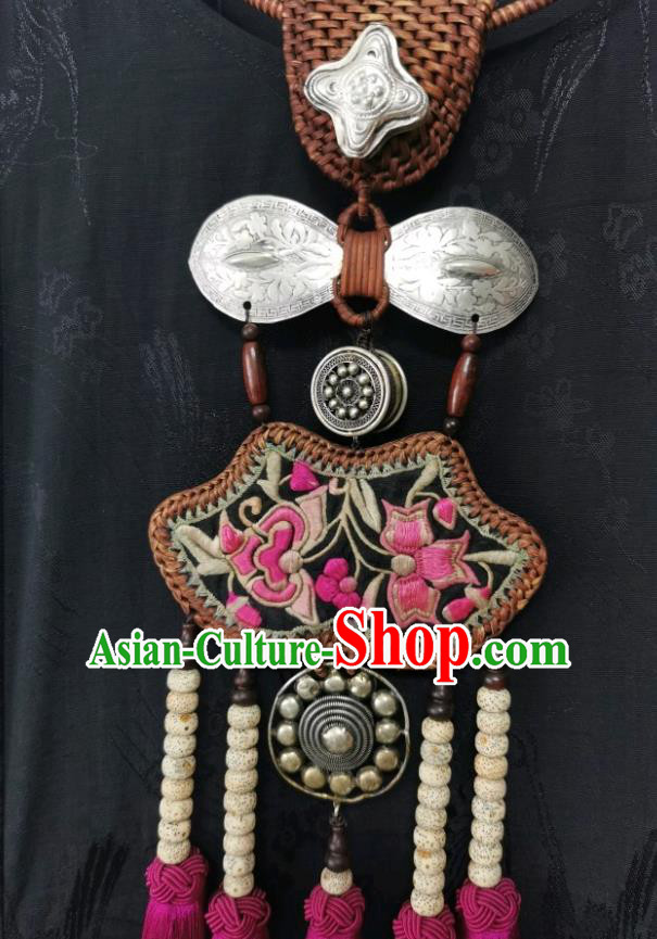 Traditional China Ethnic Embroidered Necklet Accessories Rattan Jewelry Handmade Rosy Tassel Silver Necklace for Women
