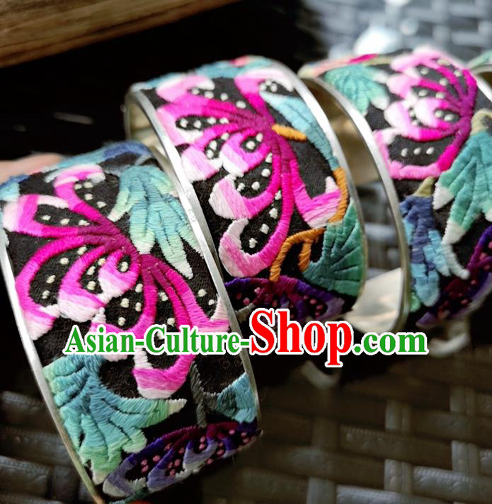 China Handmade Miao Ethnic Embroidered Bracelet Traditional National Silver Bangle Accessories