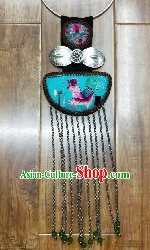 China Traditional Rattan Jewelry Accessories Miao Ethnic Silver Carving Necklet Handmade National Embroidered Cock Necklace