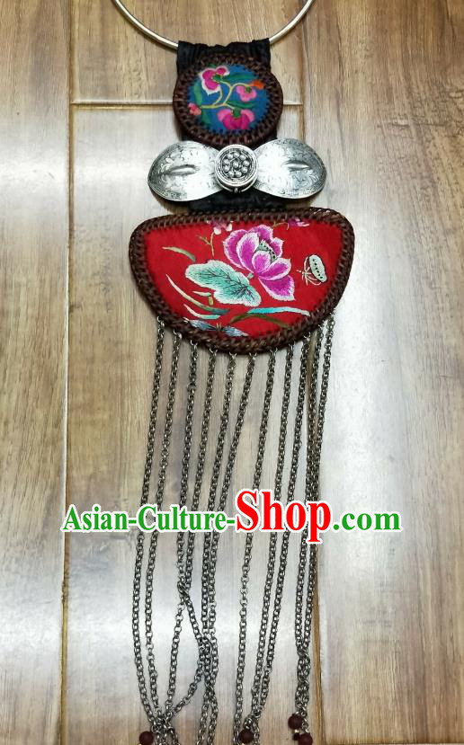 China Traditional Rattan Accessories Miao Ethnic Silver Tassel Necklet Handmade National Embroidered Lotus Red Necklace