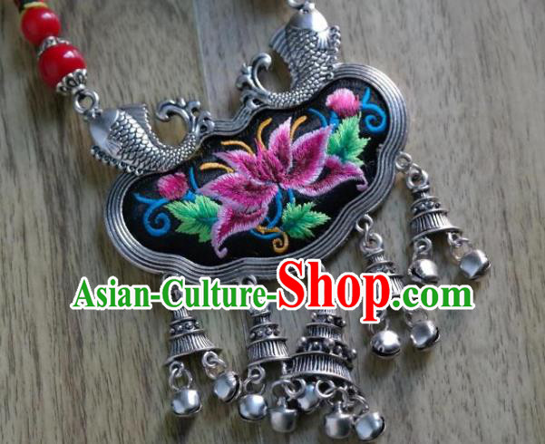 Handmade China Ethnic Embroidered Lotus Necklace Longevity Lock National Silver Fish Jewelry Accessories