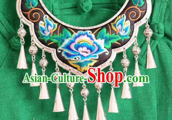 Handmade China Miao Ethnic Folk Dance Accessories National Silver Longevity Lock Embroidered Necklace